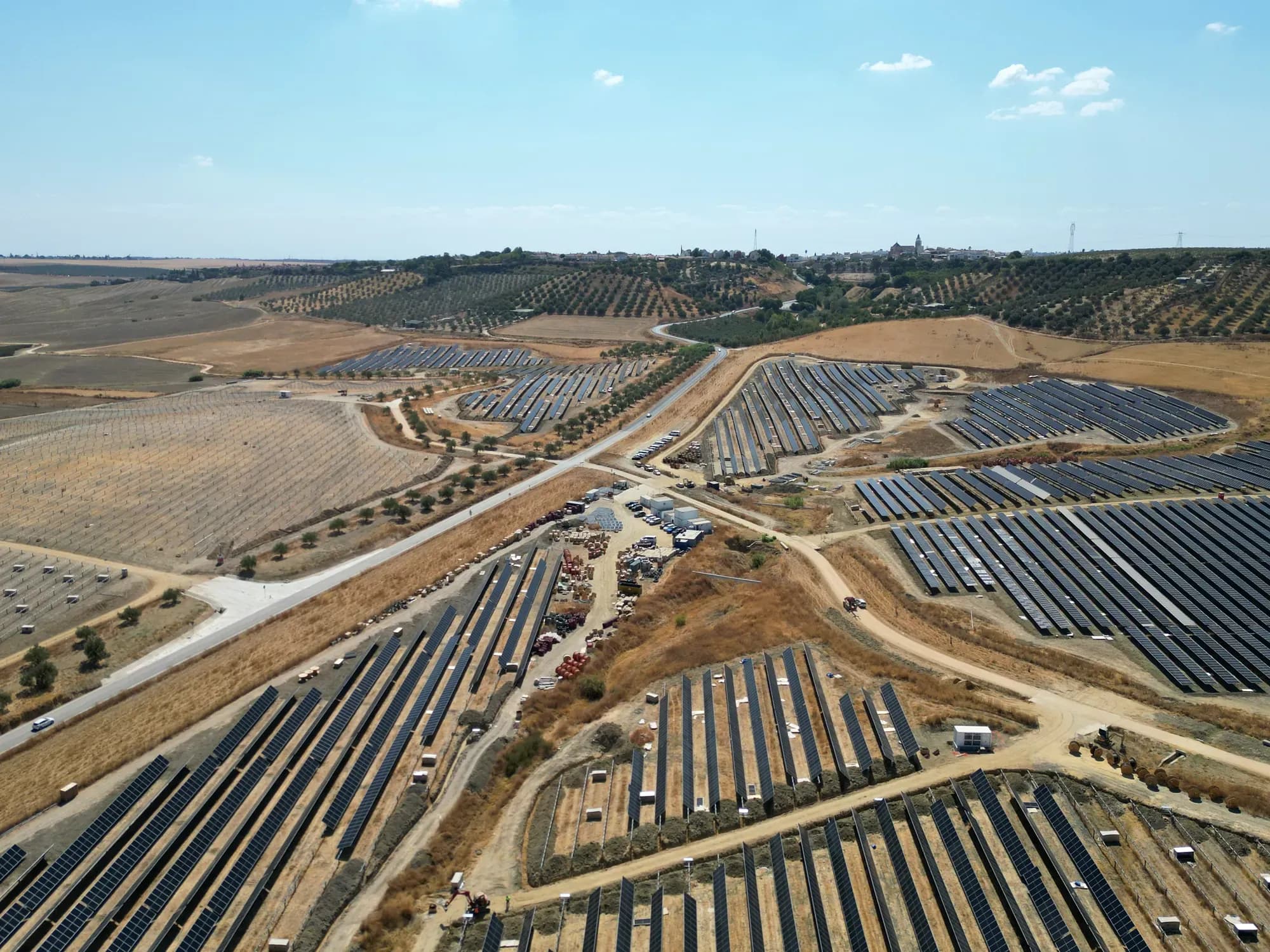 Il cantiere di Salteras visto dal drone, con l'orizzonte andaluso