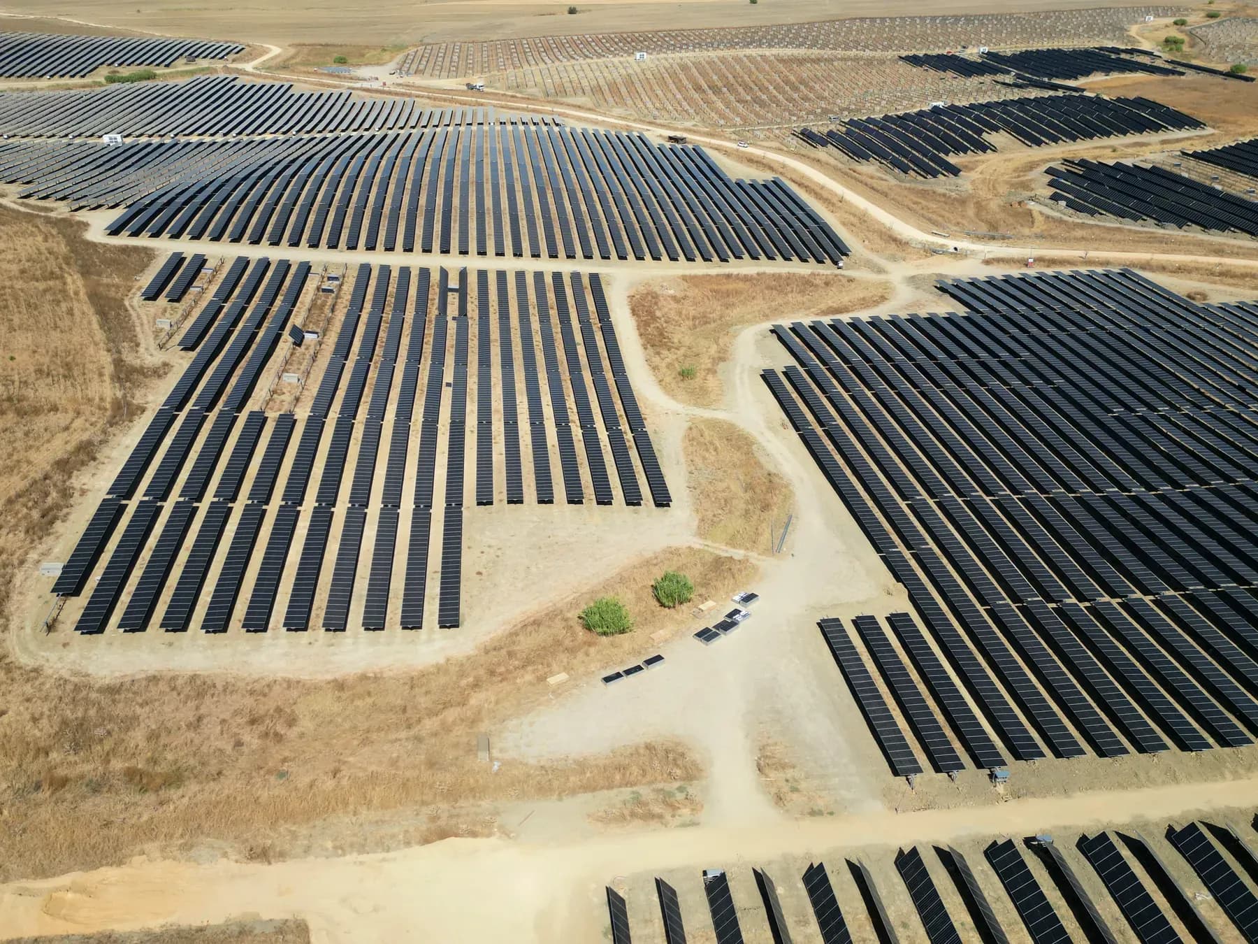 Le file di moduli di Salteras viste dall'alto