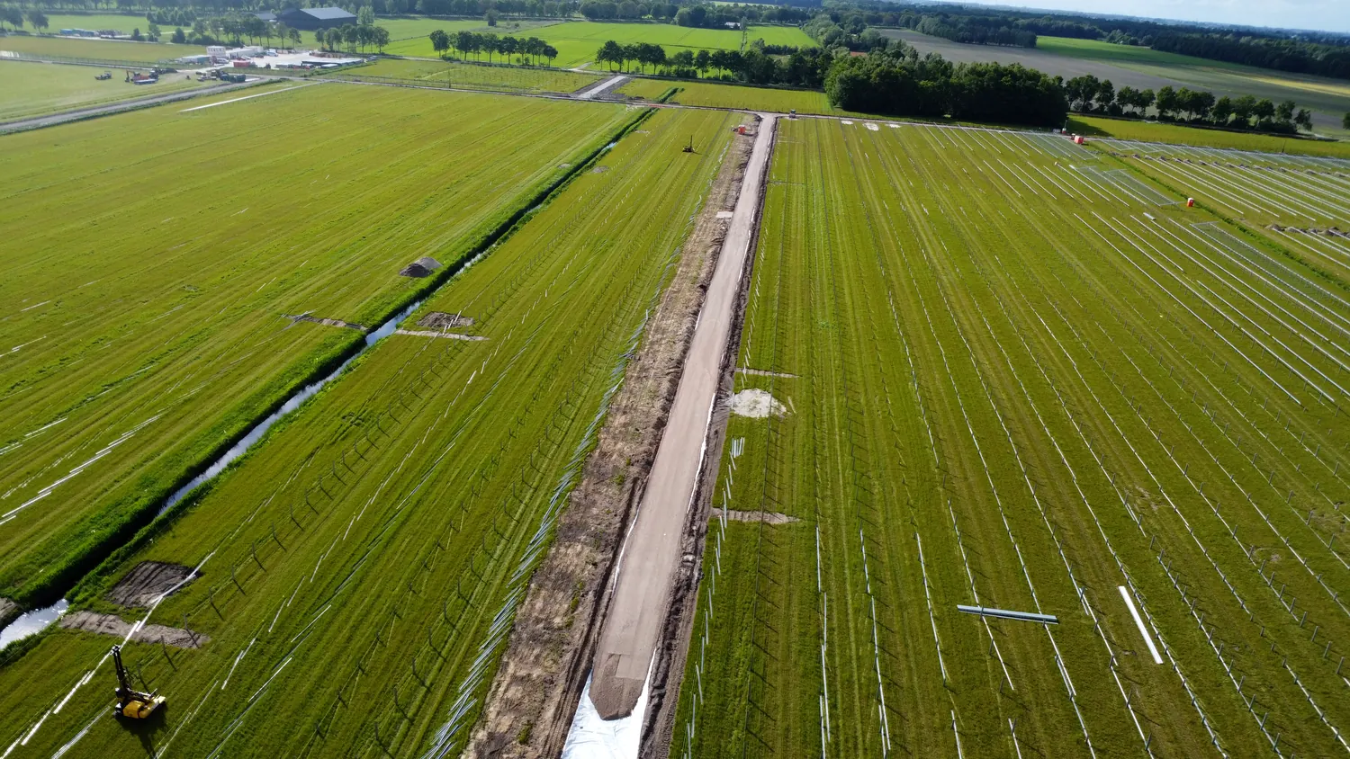 La prima trincea aperta nel campo di Bellingwolde, maggio 2025